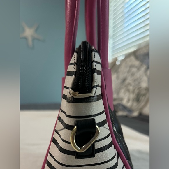 Luv Betsey by Betsey Johnson Y2K quilted faux leather mini satchel - Picture 5 of 12